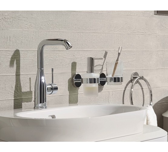 Смеситель для раковины Grohe Essence+  23462001 с донным клапаном