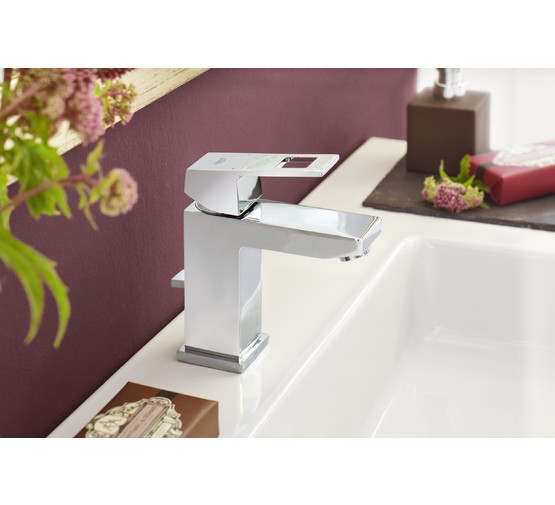 Смеситель для раковины Grohe Eurocube  23127000 с донным клапаном